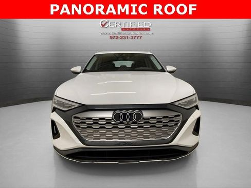 Used 2024 Audi Q8 e-tron Premium Plus w/ Premium Plus Package image 2