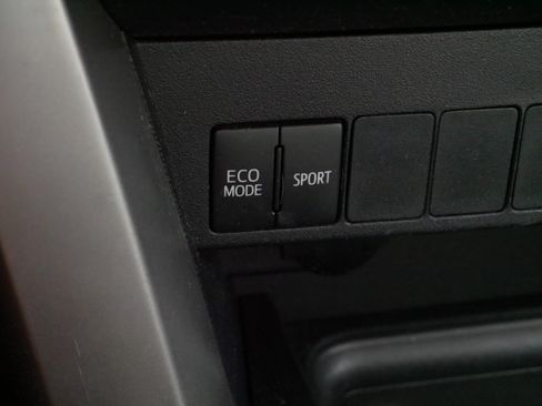 Used 2016 Toyota RAV4 XLE AWD/4WD image 28
