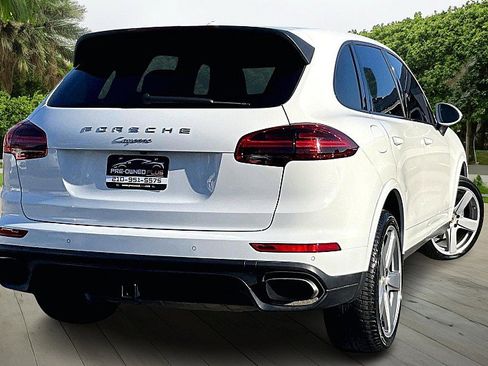 Used 2018 Porsche Cayenne Platinum Edition w/ Premium Package image 2