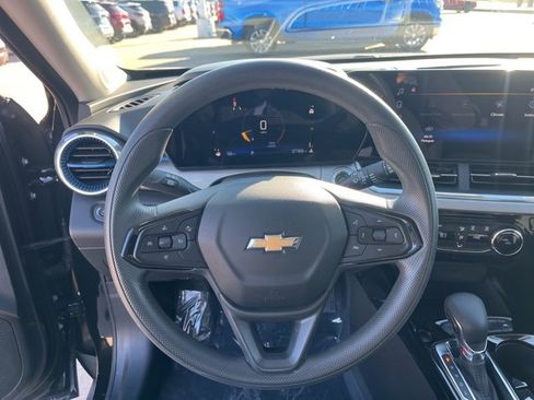 Used 2024 Chevrolet Trax LT image 17