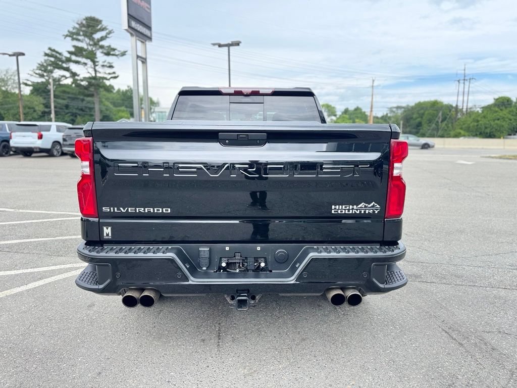 Used 2022 Chevrolet Silverado 1500 High Country w/ Technology Package AWD/4WD image 5