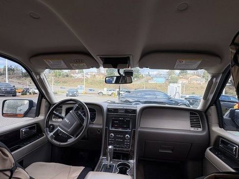 Used 2015 Lincoln Navigator 4WD image 7