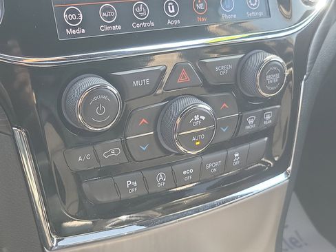 Used 2020 Jeep Grand Cherokee Altitude image 16