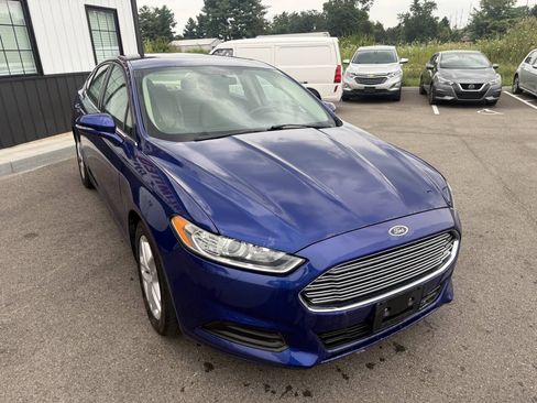 Used 2016 Ford Fusion SE FWD image 4