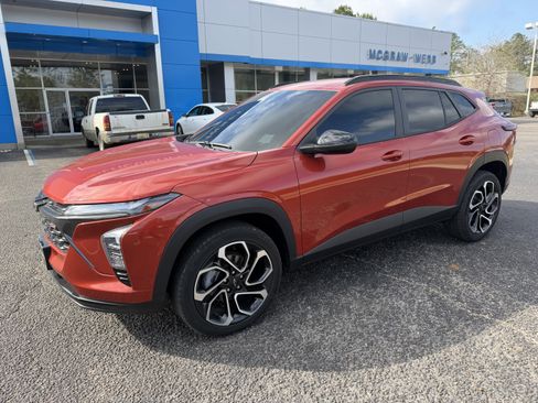 Used 2024 Chevrolet Trax RS w/ Driver Confidence Package image 3