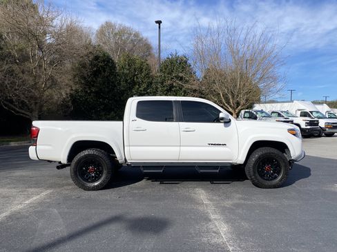 Used 2023 Toyota Tacoma SR5 image 10