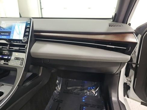 Used 2019 Toyota Avalon Limited image 40