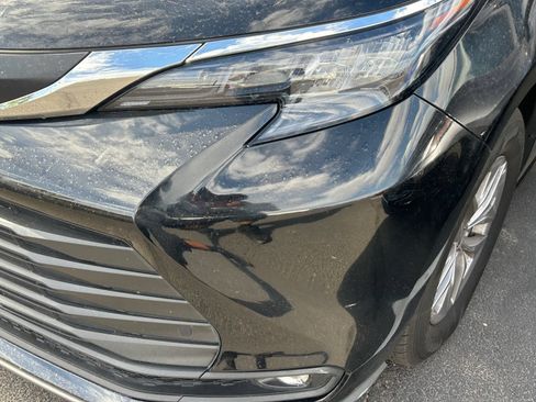 Used 2025 Toyota Sienna XLE FWD image 8
