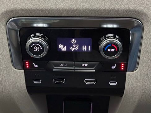 New 2026 GMC Yukon Denali w/ Denali Reserve Package image 8