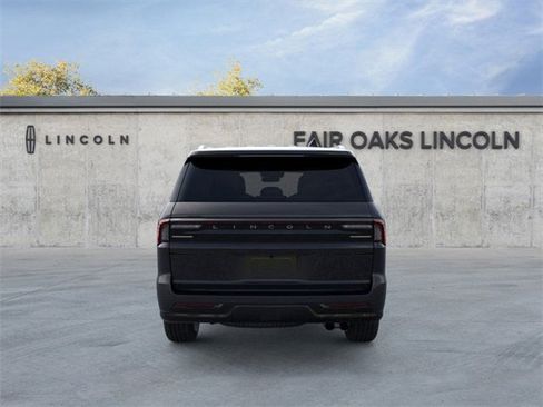 New 2025 Lincoln Navigator Reserve image 5