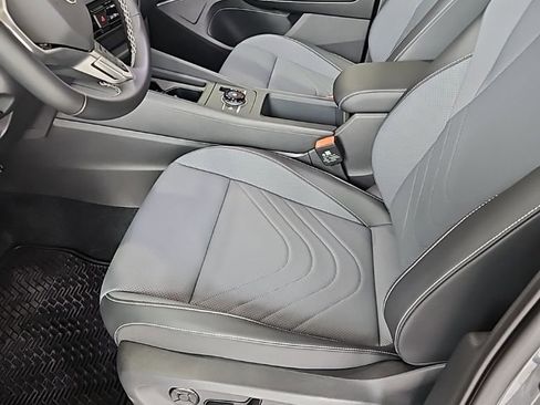 New 2026 Volkswagen Tiguan SE image 28