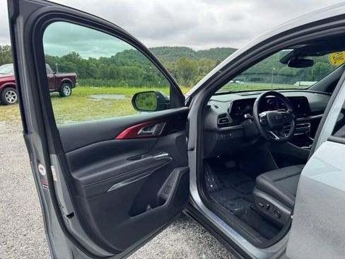 Used 2025 Chevrolet Traverse Z71 AWD/4WD image 14