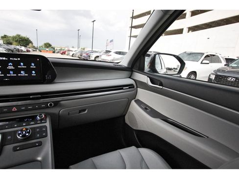 Certified 2025 Hyundai Palisade SEL AWD/4WD image 12