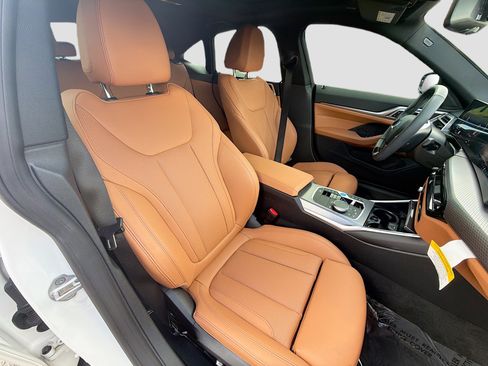 Used 2025 BMW i4 eDrive40 w/ Parking Assistance Package image 15