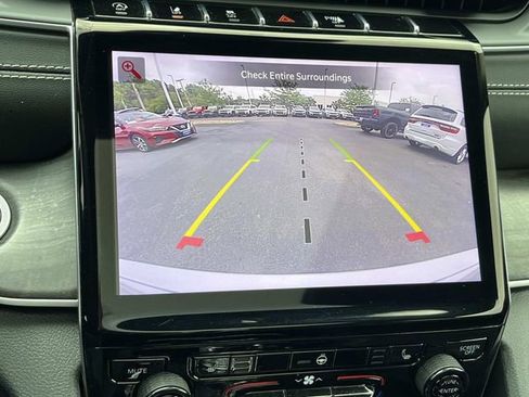 Used 2023 Jeep Grand Cherokee Limited AWD/4WD image 36