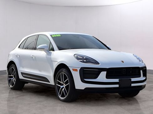 Used 2025 Porsche Macan AWD/4WD image 11