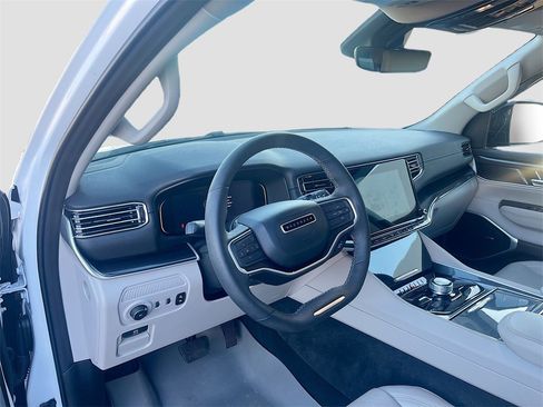 Used 2024 Jeep Wagoneer 4WD w/ Premium Group I image 9