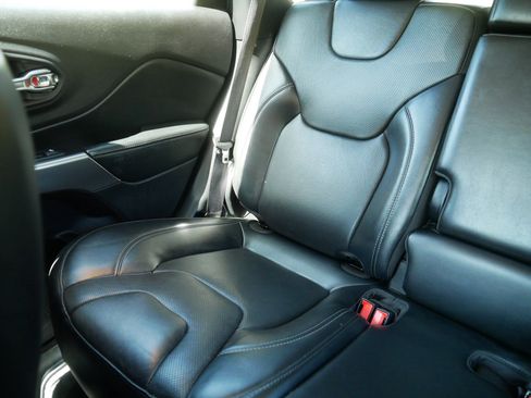 Used 2020 Jeep Cherokee Limited AWD/4WD image 12