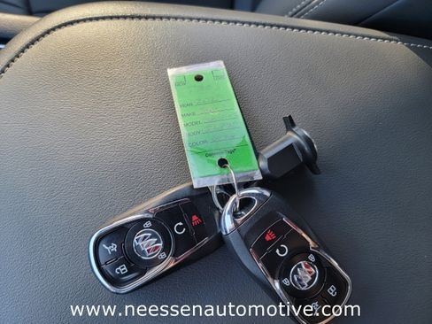 Used 2023 Buick Enclave Essence image 30