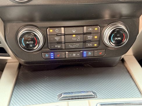 Used 2019 Ford F150 Lariat w/ Equipment Group 502A Luxury AWD/4WD image 28