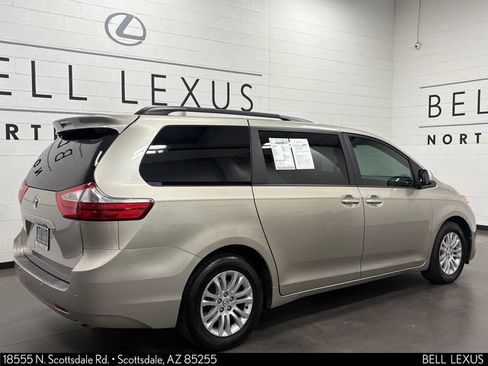 Used 2017 Toyota Sienna XLE w/ XLE Navigation Package FWD image 4