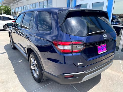 Used 2025 Honda Pilot EX-L image 2