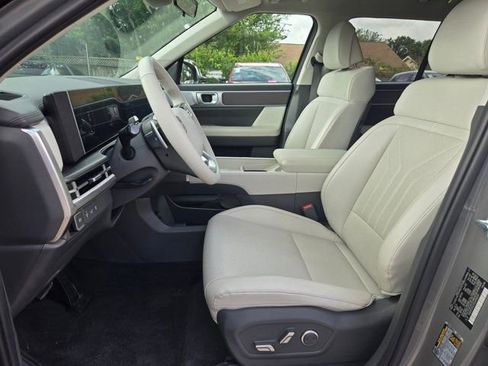 Used 2025 Hyundai Santa Fe SEL FWD image 23