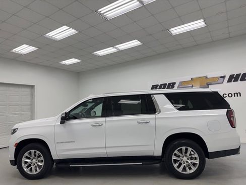 Used 2024 Chevrolet Suburban Premier image 8