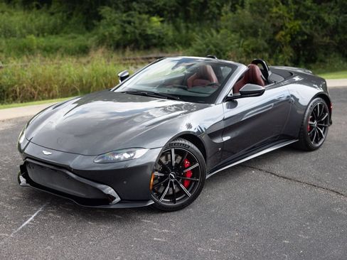 Used 2021 Aston Martin V8 Vantage Roadster RWD image 2