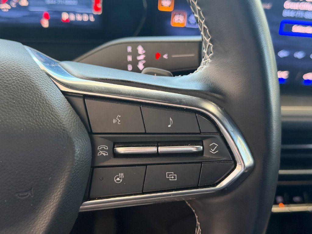 Used 2025 Chevrolet Traverse LT FWD image 22