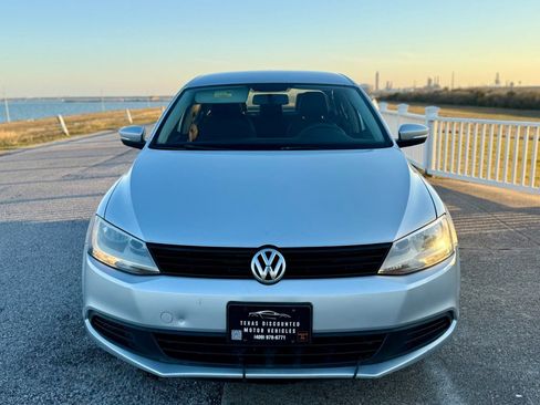 Used 2011 Volkswagen Jetta SE image 2