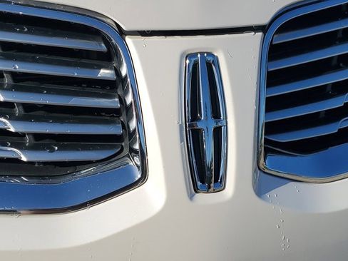 Used 2017 Lincoln MKX Reserve w/ Lincoln MKX Climate Package image 7