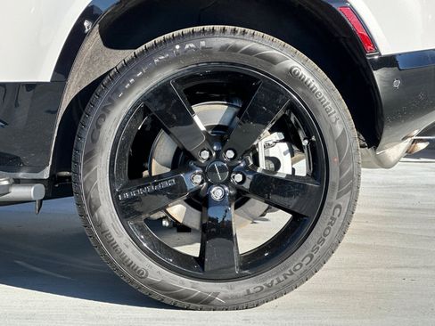 New 2026 Land Rover Defender 110 X-Dynamic SE image 13