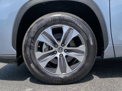 Used 2023 Toyota Highlander XLE FWD image 10