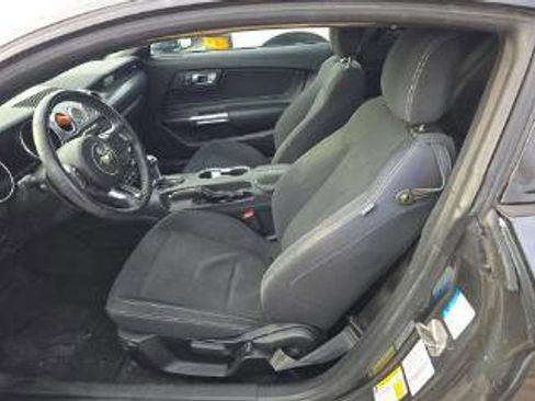 Used 2018 Ford Mustang Coupe RWD image 8