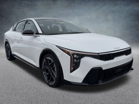 New 2025 Kia K4 GT-Line image 2