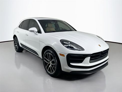 Certified 2026 Porsche Macan AWD/4WD image 9