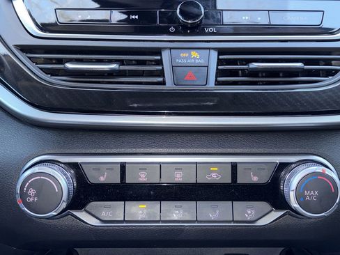 Used 2024 Nissan Altima 2.5 SR w/ SR Premium Package image 13