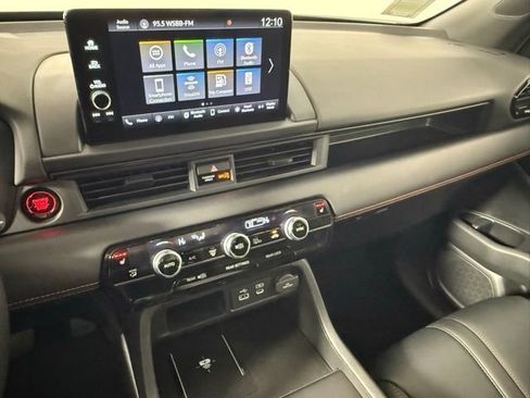 Used 2025 Honda Pilot TrailSport image 23