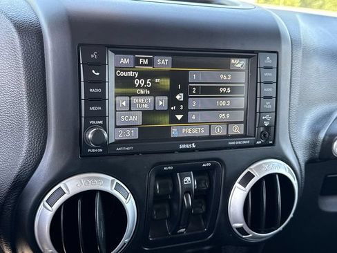 Used 2014 Jeep Wrangler Unlimited Sahara w/ Connectivity Group AWD/4WD image 21