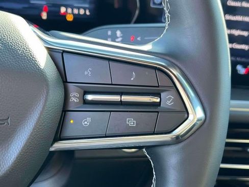 Used 2025 Chevrolet Traverse LT FWD image 20