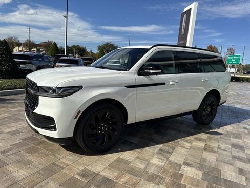 New 2025 Lincoln Navigator Reserve w/ Jet Appearance Package image 5