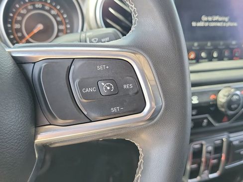 Used 2023 Jeep Gladiator Overland AWD/4WD image 19