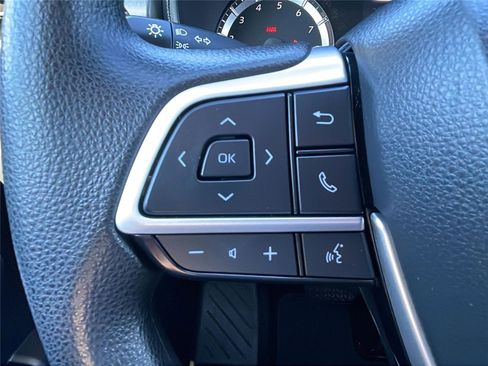 Used 2022 Toyota Highlander L image 22