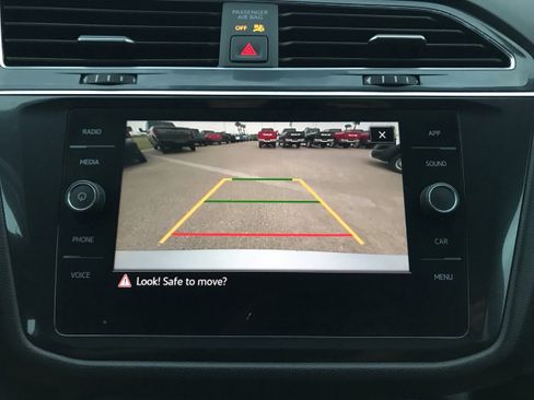 Used 2021 Volkswagen Tiguan SE R-Line image 33