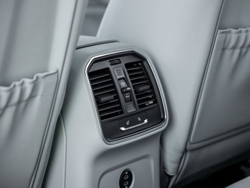 New 2026 Porsche Macan image 36