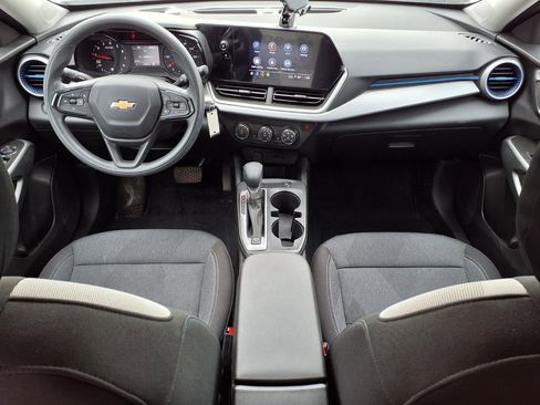 Used 2024 Chevrolet Trax LS w/ LS Convenience Package FWD image 13