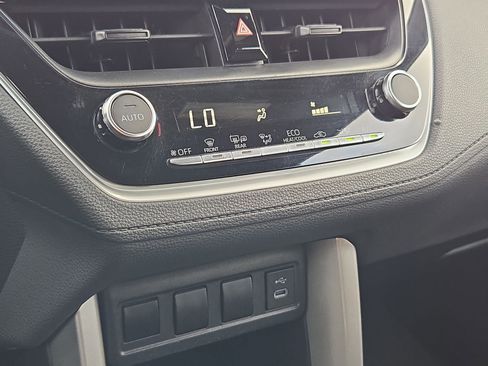 Used 2023 Toyota Corolla Cross AWD Hybrid image 24