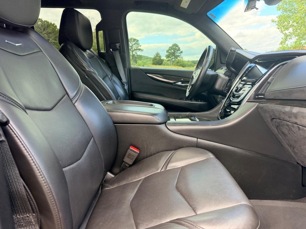 Used 2018 Cadillac Escalade Platinum AWD/4WD image 10