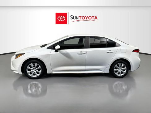Used 2022 Toyota Corolla LE FWD image 28
